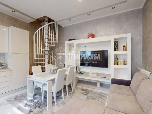 Villa Indipendente in vendita a Lazzate, Lombardia