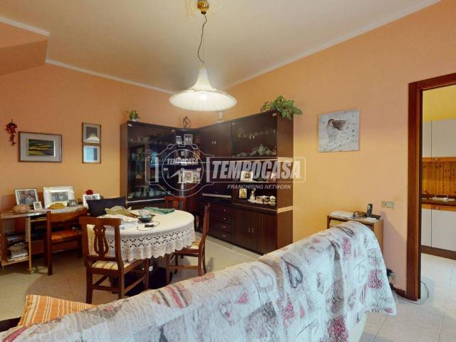 Villa Indipendente in vendita a Lazzate, Lombardia