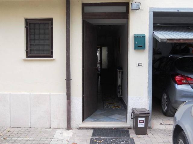 Villa Indipendente in vendita a Lecce Nei Marsi, Abruzzo