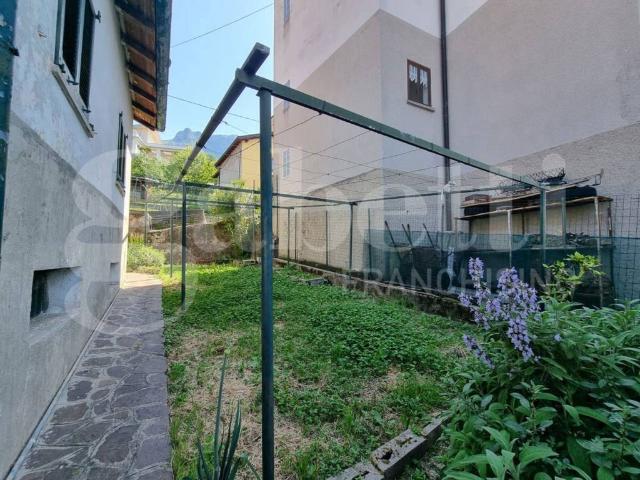 Villa Indipendente in vendita a Lecco, Lombardia