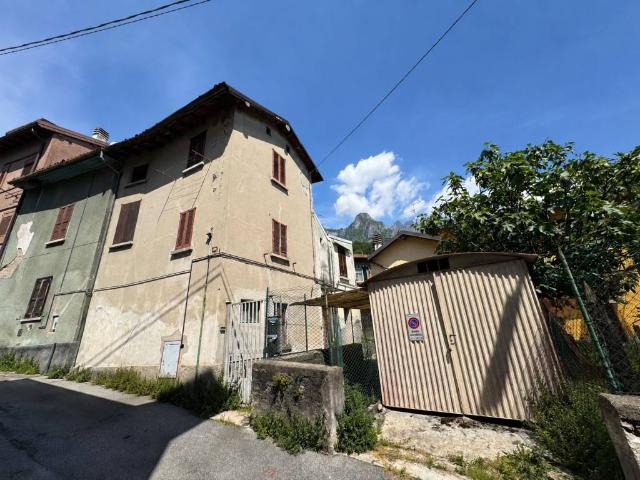 Villa Indipendente in vendita a Germanedo, Lecco