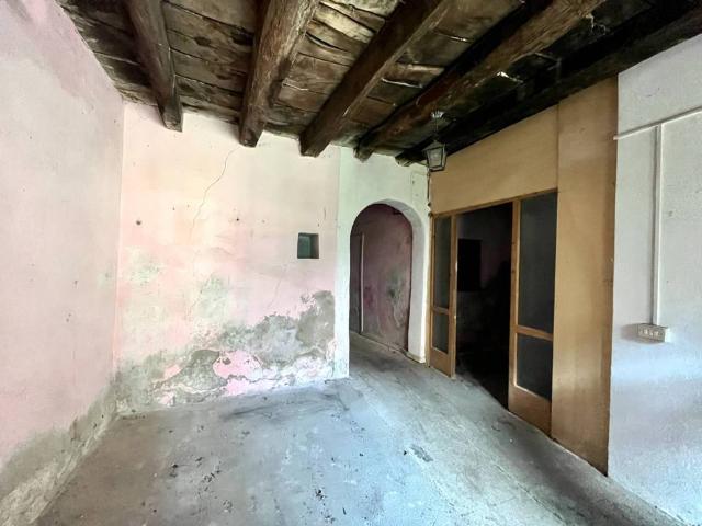 Villa Indipendente in vendita a Leffe, Lombardia