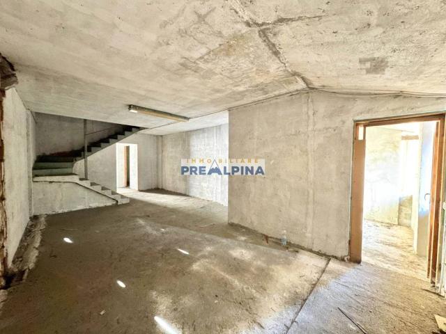 Villa Indipendente in vendita a Leffe, Lombardia