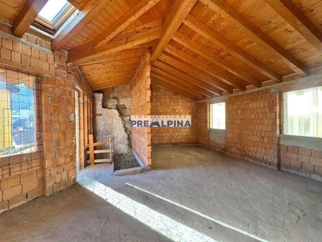 Villa Indipendente in vendita a Leffe, Lombardia