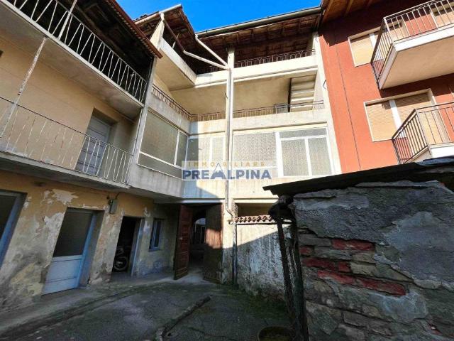 Villa Indipendente in vendita a Leffe, Lombardia