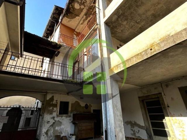 Villa Indipendente in vendita a Leffe, Lombardia