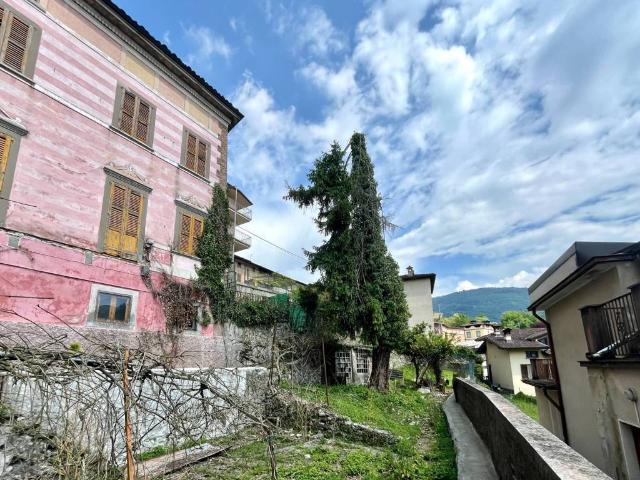 Villa Indipendente in vendita a Leffe, Lombardia