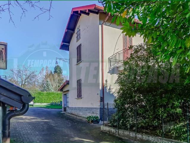 Villa Indipendente in vendita a Unione dei comuni del Medio Verbano, Leggiuno