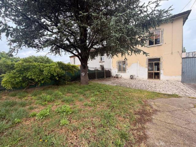 Villa Indipendente in vendita a Legnago, Veneto