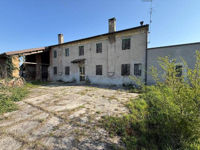 Villa Indipendente in vendita a Legnago, Veneto