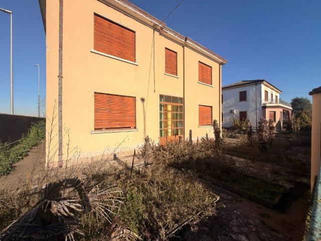 Villa Indipendente in vendita a Legnago, Veneto