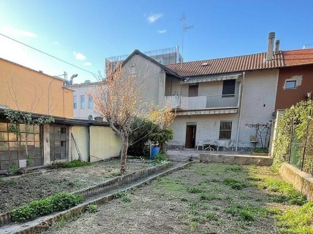 Villa Indipendente in vendita a Oltrestazione, Legnano