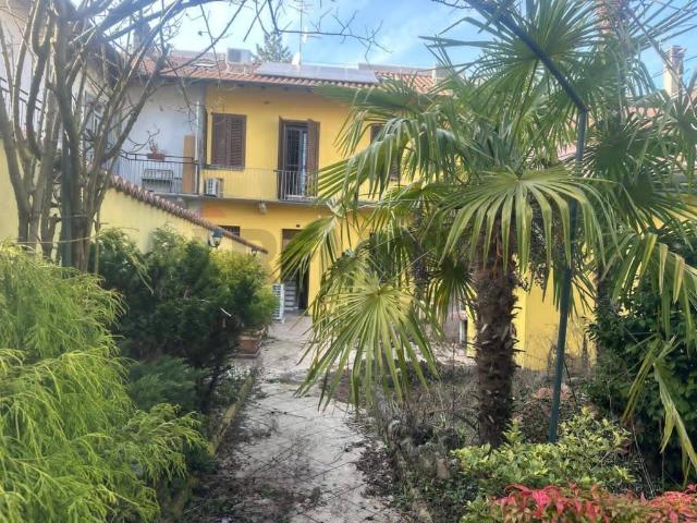 Villa Indipendente in vendita a Oltresempione, Legnano
