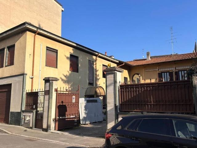 Villa Indipendente in vendita a Oltresempione, Legnano
