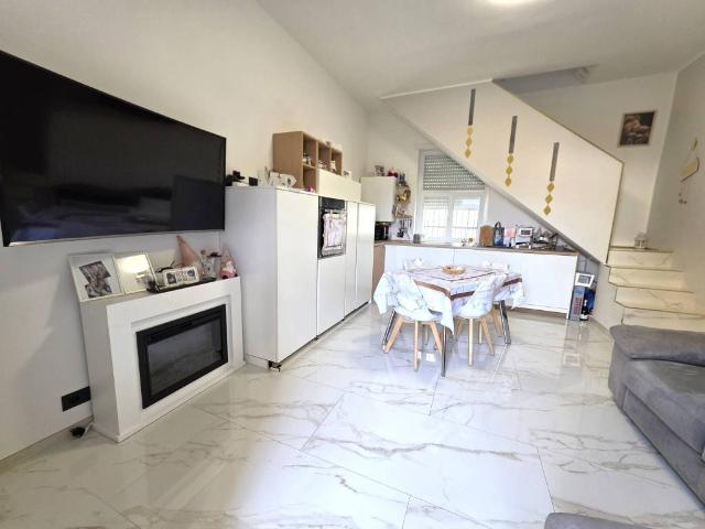 Villa Indipendente in vendita a La Flora, Legnano