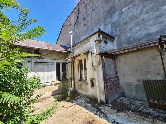 Villa Indipendente in vendita a Oltrestazione, Legnano