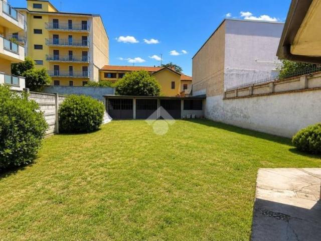 Villa Indipendente in vendita a Oltrestazione, Legnano