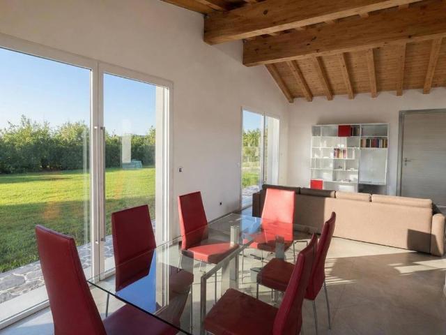Villa Indipendente in vendita a Lendinara, Veneto