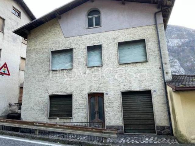 Villa Indipendente in vendita a Lenna, Bergamo