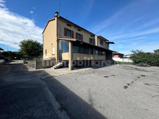 Villa Indipendente in vendita a Leno, Lombardia