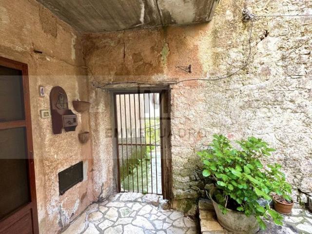 Villa Indipendente in vendita a Lenola, Lazio