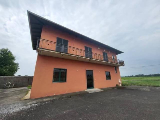 Villa Indipendente in vendita a Piemonte, Vercelli