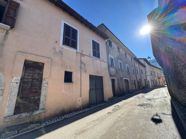 Villa Indipendente in vendita a Leonessa, Lazio