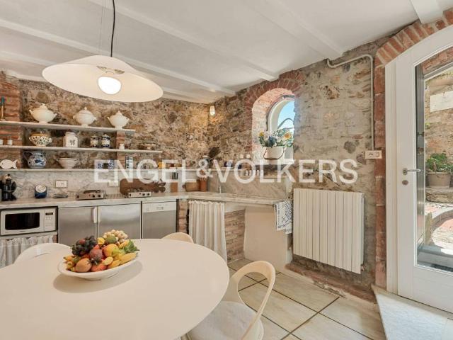 Villa Indipendente in vendita a Portesone, Lerici