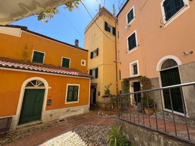 Villa Indipendente in vendita a Bagnola, Lerici