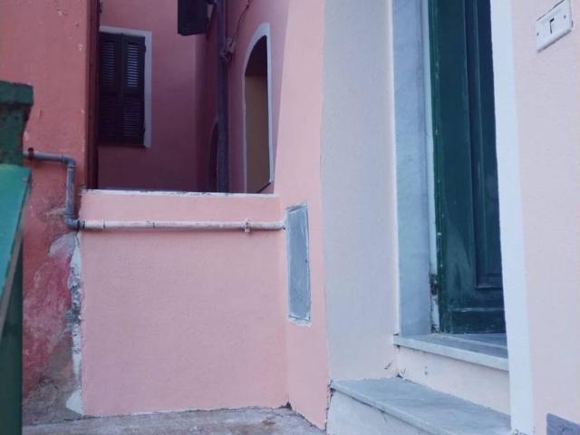 Villa Indipendente in vendita a Carbognano, Lerici