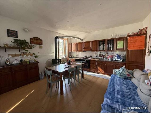 Villa Indipendente in vendita a Lesignano De' Bagni, Reggio Emilia