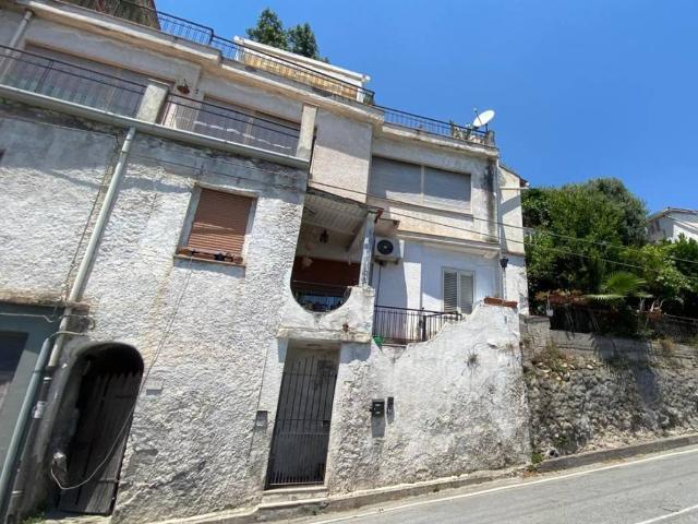 Villa Indipendente in vendita a Letojanni, Sicilia