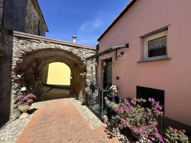 Villa Indipendente in vendita a Dosso, Levanto