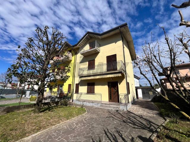Villa Indipendente in vendita a Levate, Lombardia