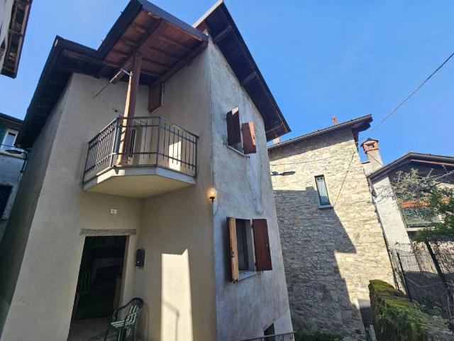Villa Indipendente in vendita a Lezzeno, Lombardia