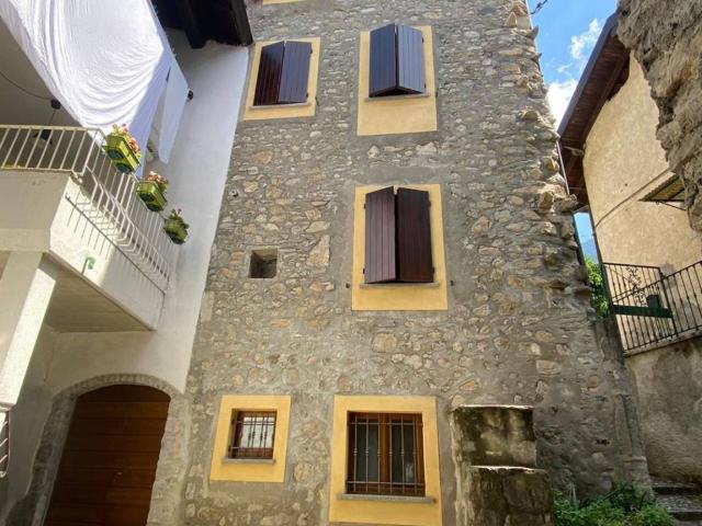 Villa Indipendente in vendita a Lierna, Lombardia
