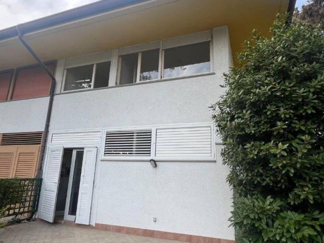 Villa Indipendente in vendita a Lignano Pineta
