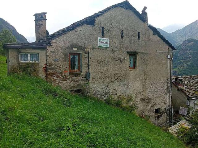 Villa Indipendente in vendita a Lillianes, Aosta