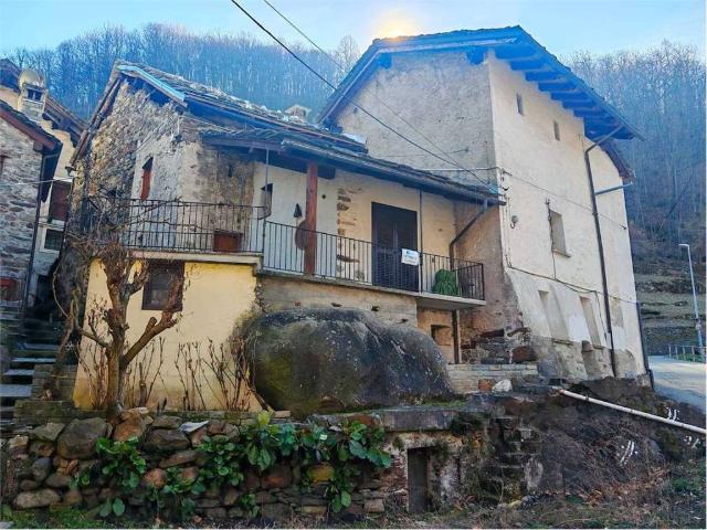 Villa Indipendente in vendita a Lillianes, Aosta