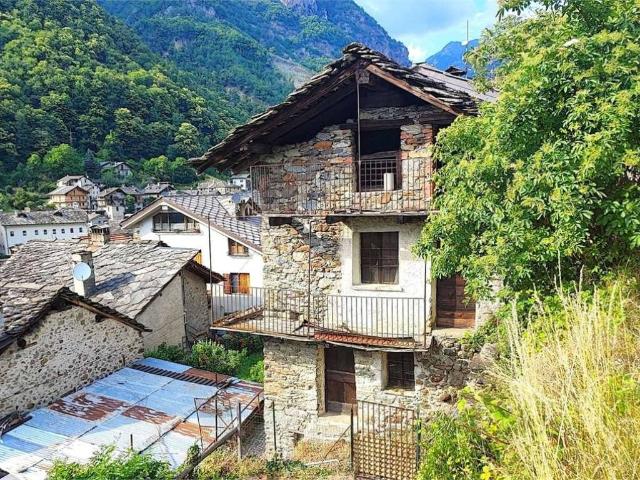 Villa Indipendente in vendita a Lillianes, Aosta