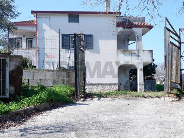 Villa Indipendente in vendita a Limatola, Campania