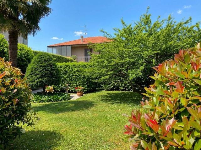 Villa Indipendente in vendita a Limbiate, Lombardia