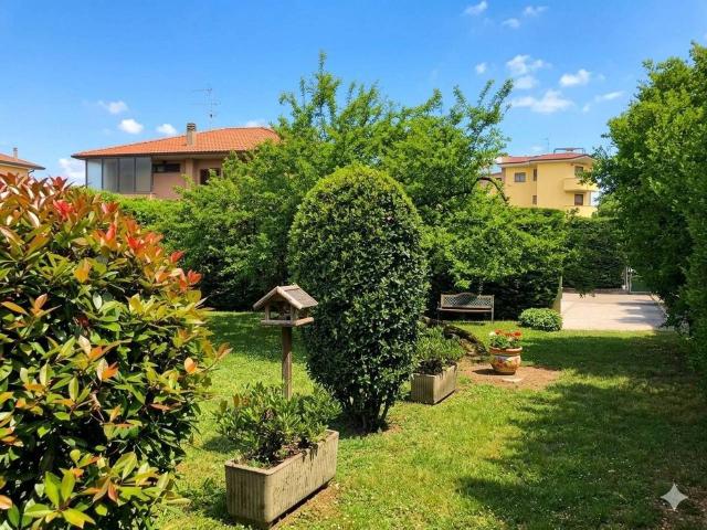 Villa Indipendente in vendita a Limbiate, Lombardia