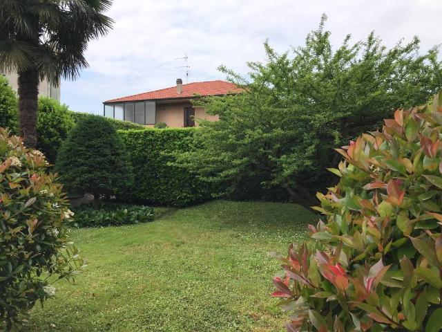 Villa Indipendente in vendita a Limbiate, Lombardia