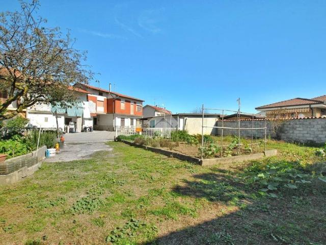 Villa Indipendente in vendita a Livorno Ferraris, Vercelli