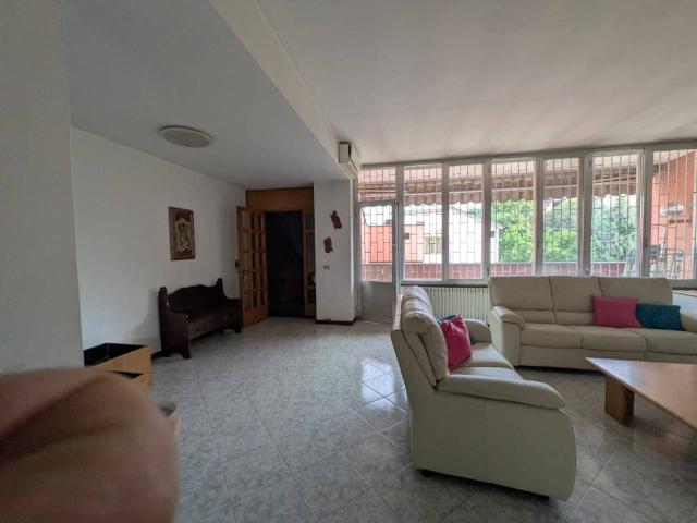 Villa Indipendente in vendita a Locate di Triulzi, Lombardia