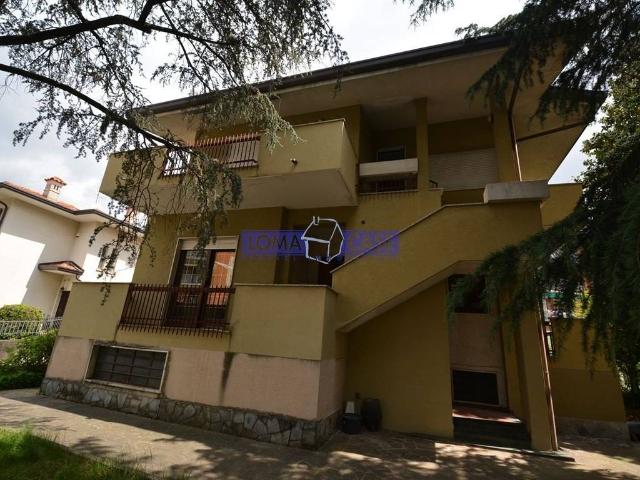 Villa Indipendente in vendita a Lomagna, Lombardia
