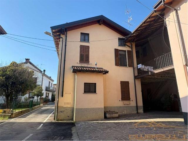 Villa Indipendente in vendita a Lomagna, Lombardia