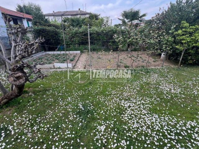 Villa Indipendente in vendita a Lomazzo di Sopra, Lomazzo