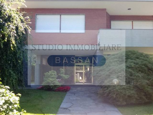 Villa Indipendente in vendita a Lonate Pozzolo, Lombardia